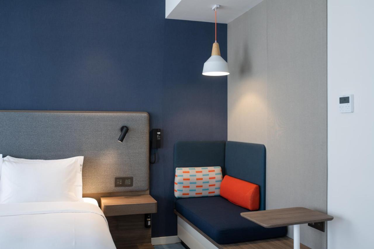 Holiday Inn Express Zhuhai Gongbei By Ihg Exterior photo